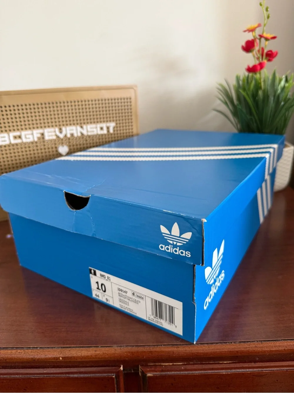 New adidas Scarlett white black Men's NMD_R1 Sneakers size 10